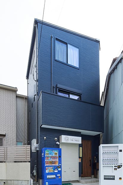 変形土地を生かした店舗付き狭小住宅