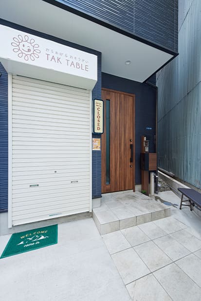 変形土地を生かした店舗付き狭小住宅