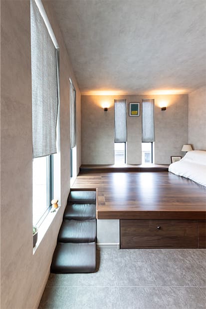 夫婦とワンちゃんと、やさしい緑のある家