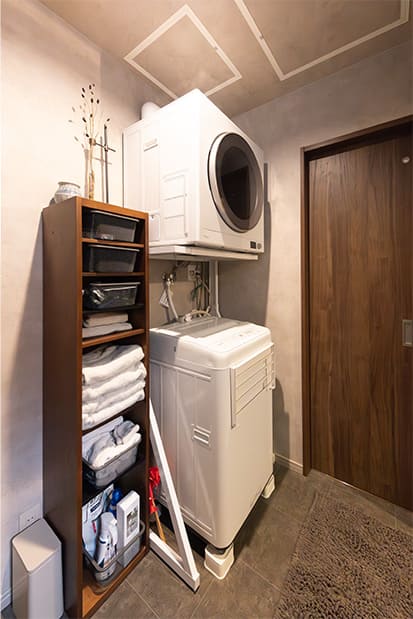 夫婦とワンちゃんと、やさしい緑のある家